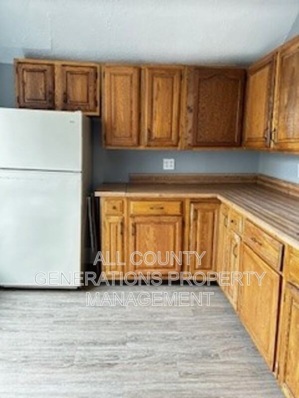 778 Yale St - Photo 3 of 8