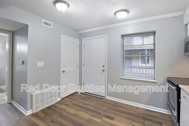 129 W Walnut St #S - Photo 2 of 9