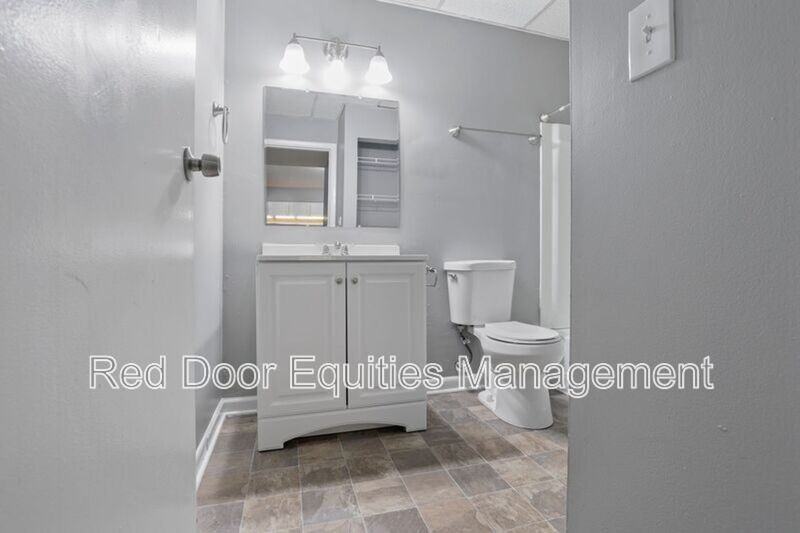 129 W Walnut St #S - Photo 5 of 9