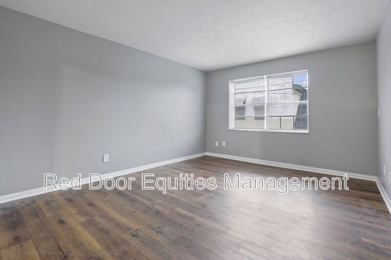 129 W Walnut St #S - Photo 7 of 9