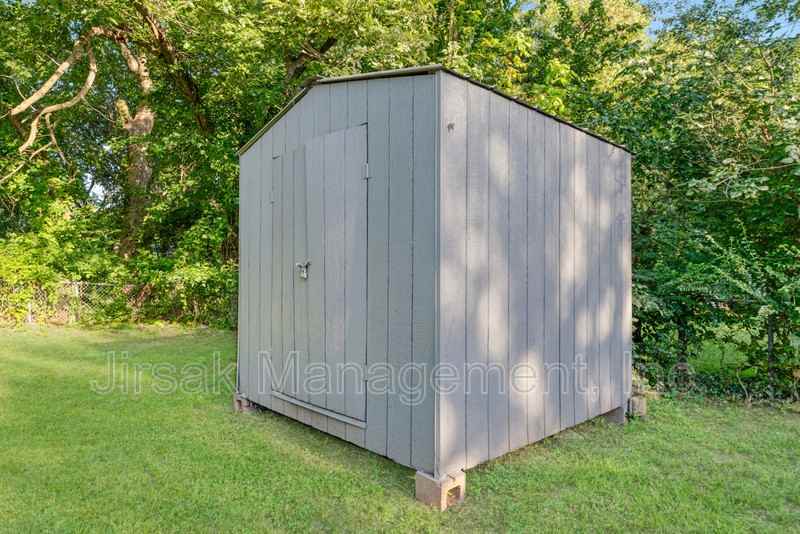 660 16th St Se - Photo 4 of 17