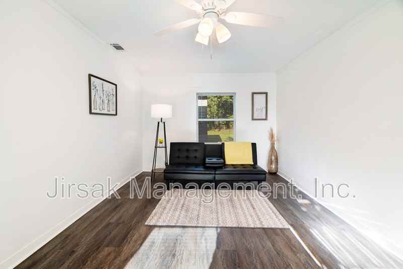 660 16th St Se - Photo 7 of 17