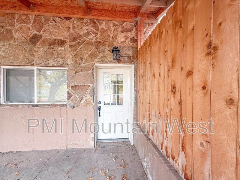 678 Sw - Photo 3 of 27