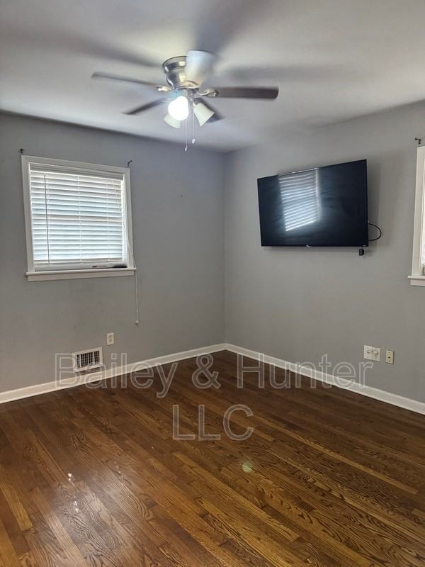 440 Mead St Se - Photo 3 of 7