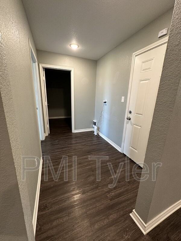 1109 Engle St - Photo 5 of 20