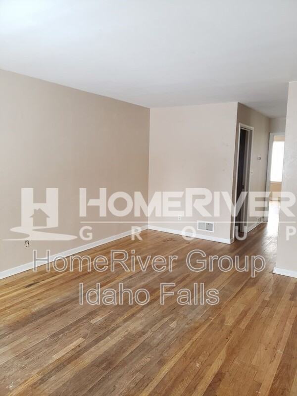 283 W 19th St #2 - Photo 4 of 17