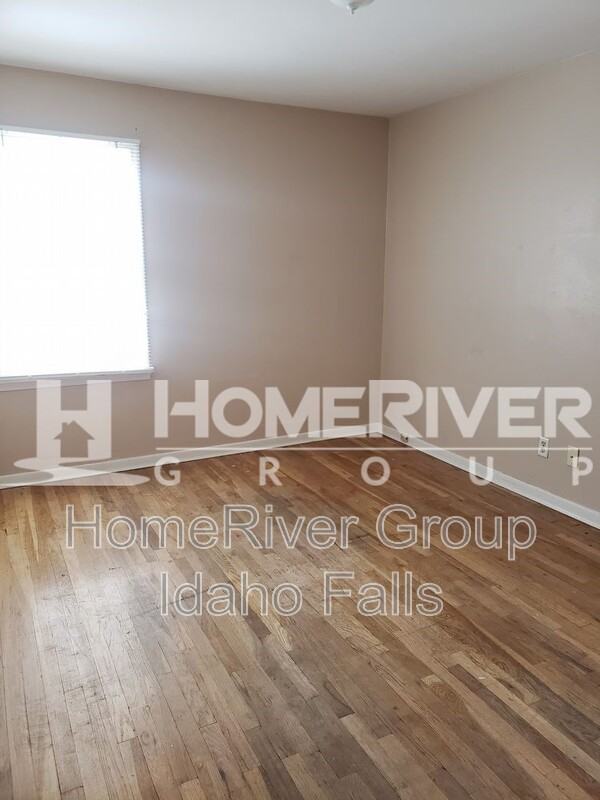 283 W 19th St #2 - Photo 6 of 17