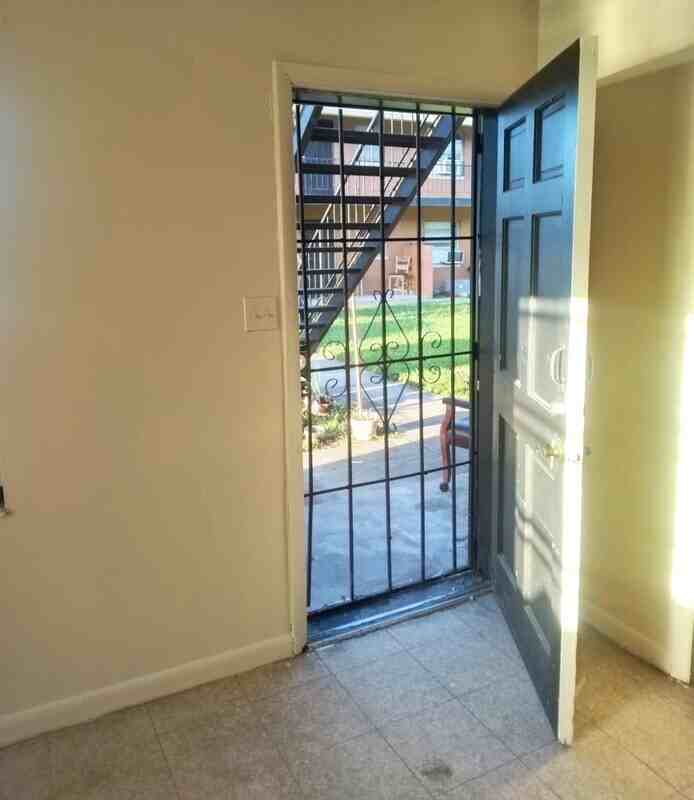 218 S Tampa Ave #4 - Photo 2 of 7