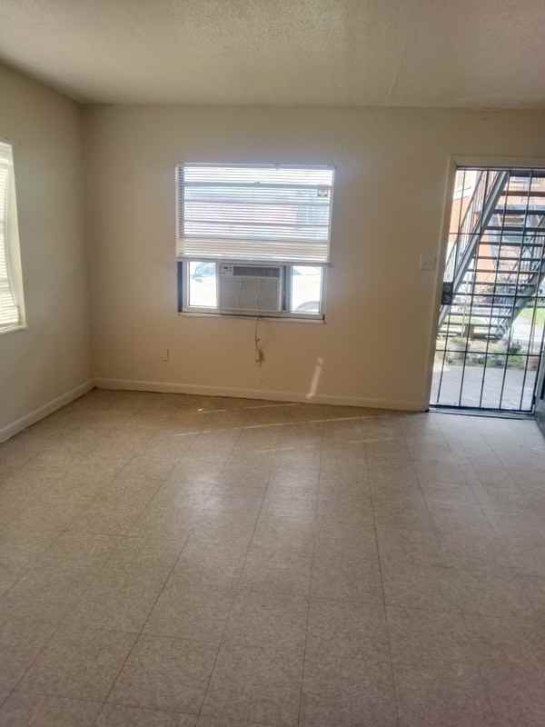 218 S Tampa Ave #4 - Photo 3 of 7