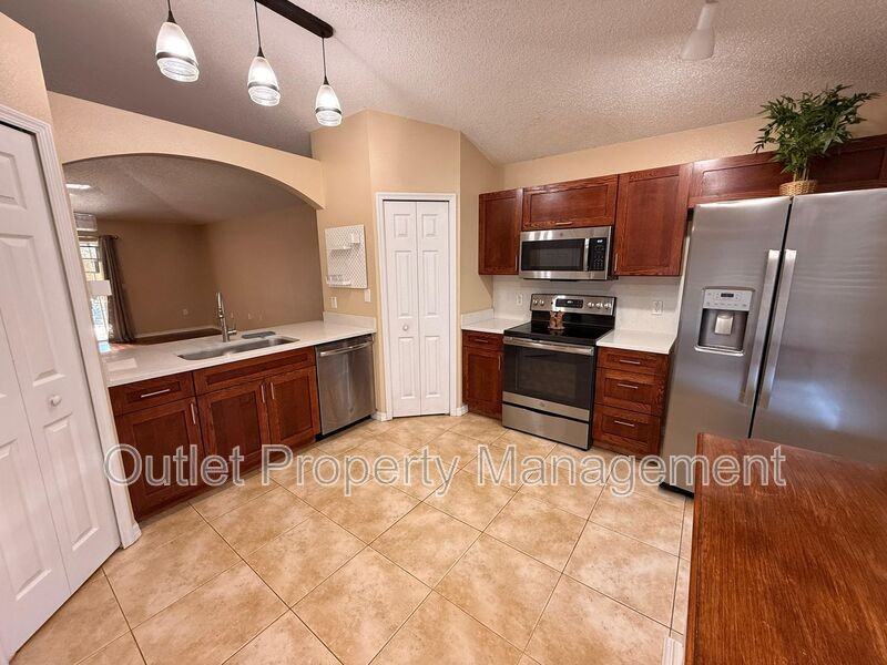 1437 Dandelion Dr - Photo 3 of 18