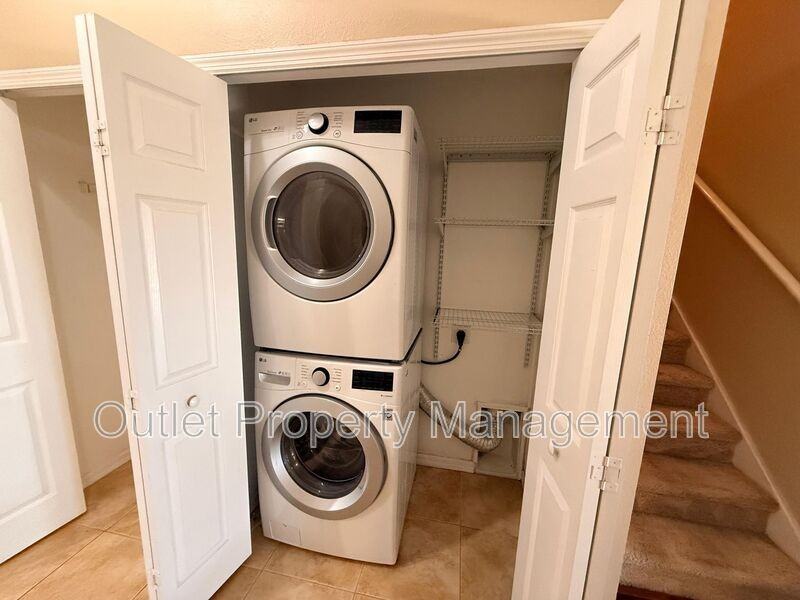 1437 Dandelion Dr - Photo 4 of 18