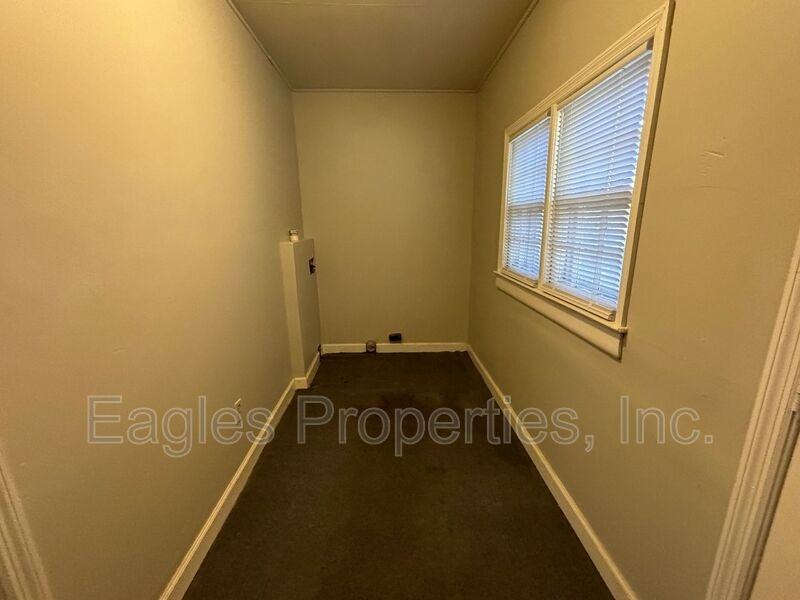 1203 Edgerton St - Photo 4 of 11