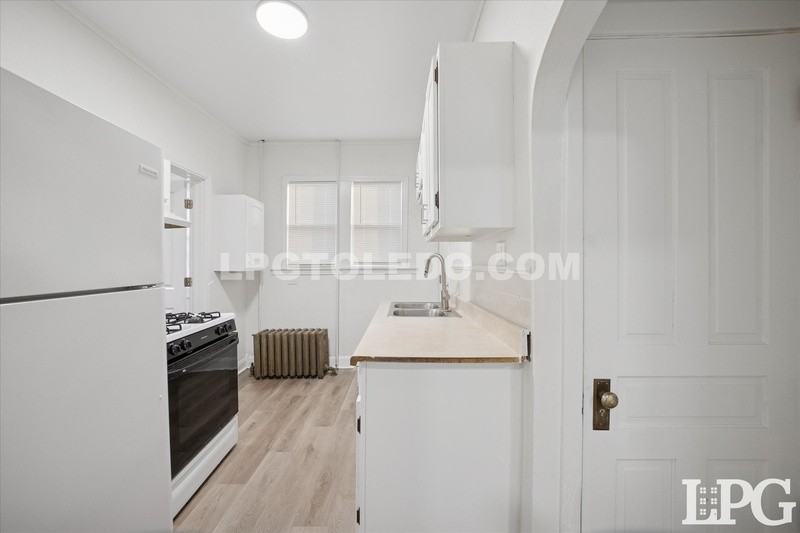 950 Oak St #1 - Photo 6 of 15