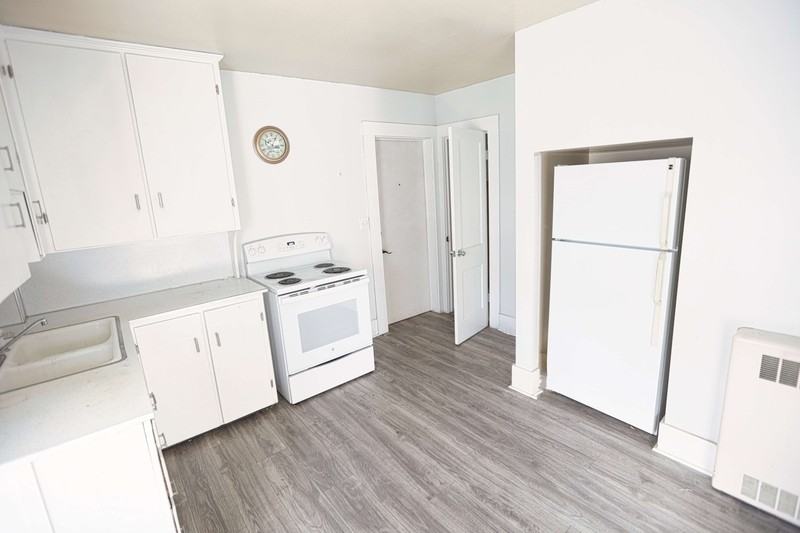 326 E Savidge St #4 - Photo 2 of 6