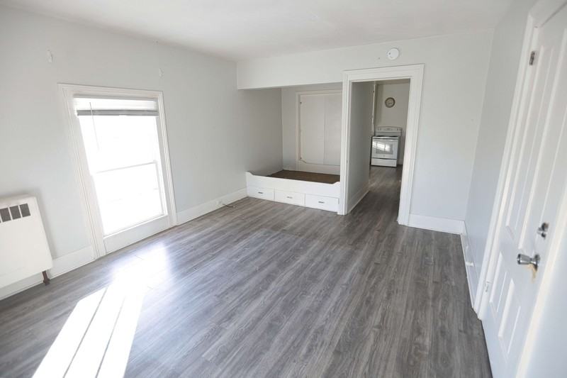 326 E Savidge St #4 - Photo 4 of 6