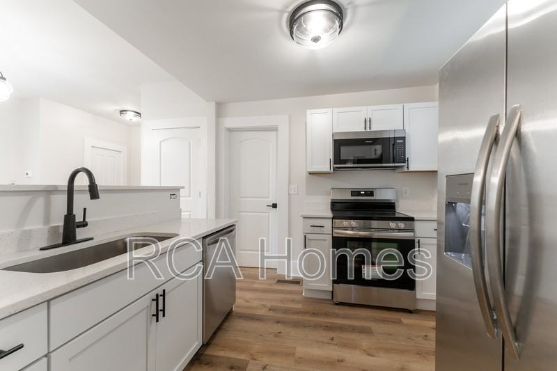 874 Fletcher Ave #B - Photo 3 of 12