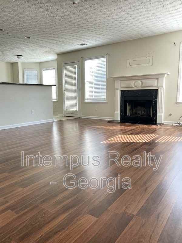 2054 Pierce Way - Photo 4 of 38