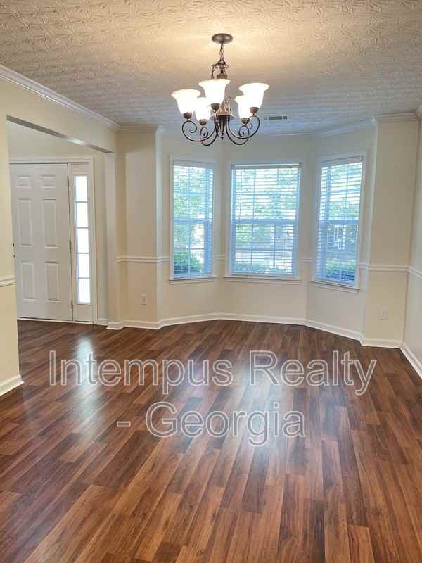 2054 Pierce Way - Photo 7 of 38