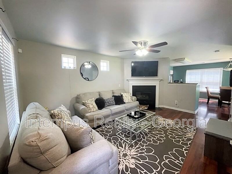 238 Oak Grove Way - Photo 3 of 26