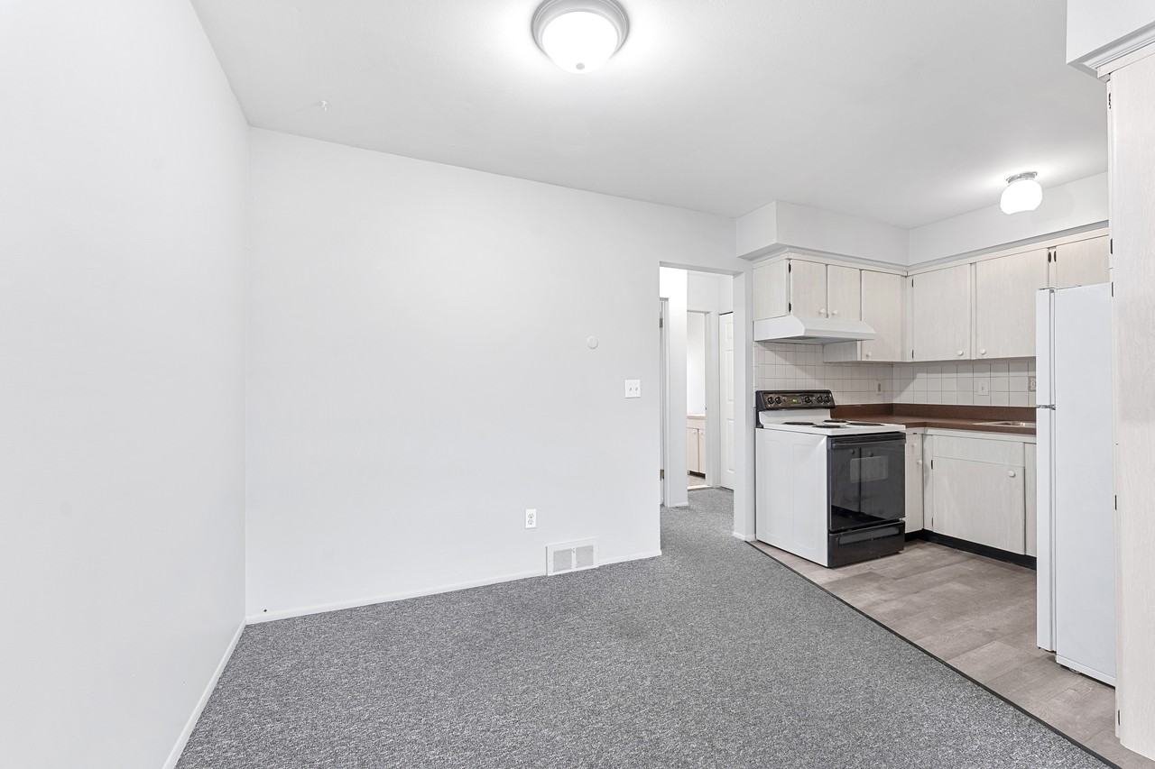 426/446 Oak St. *EPM* - Photo 3 of 10