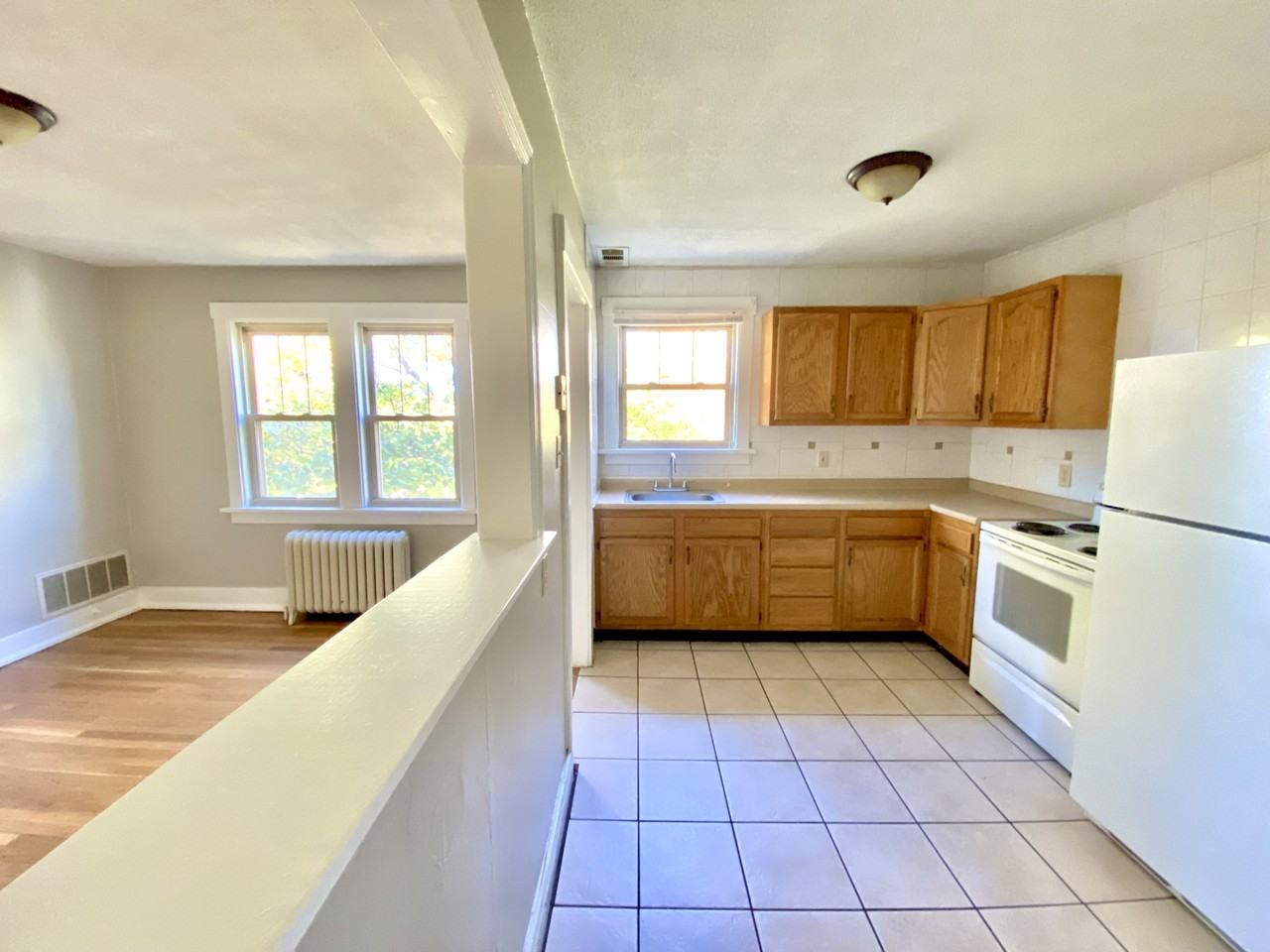 STATESMAN APARTMENTS -- 081 - Photo 4 of 18