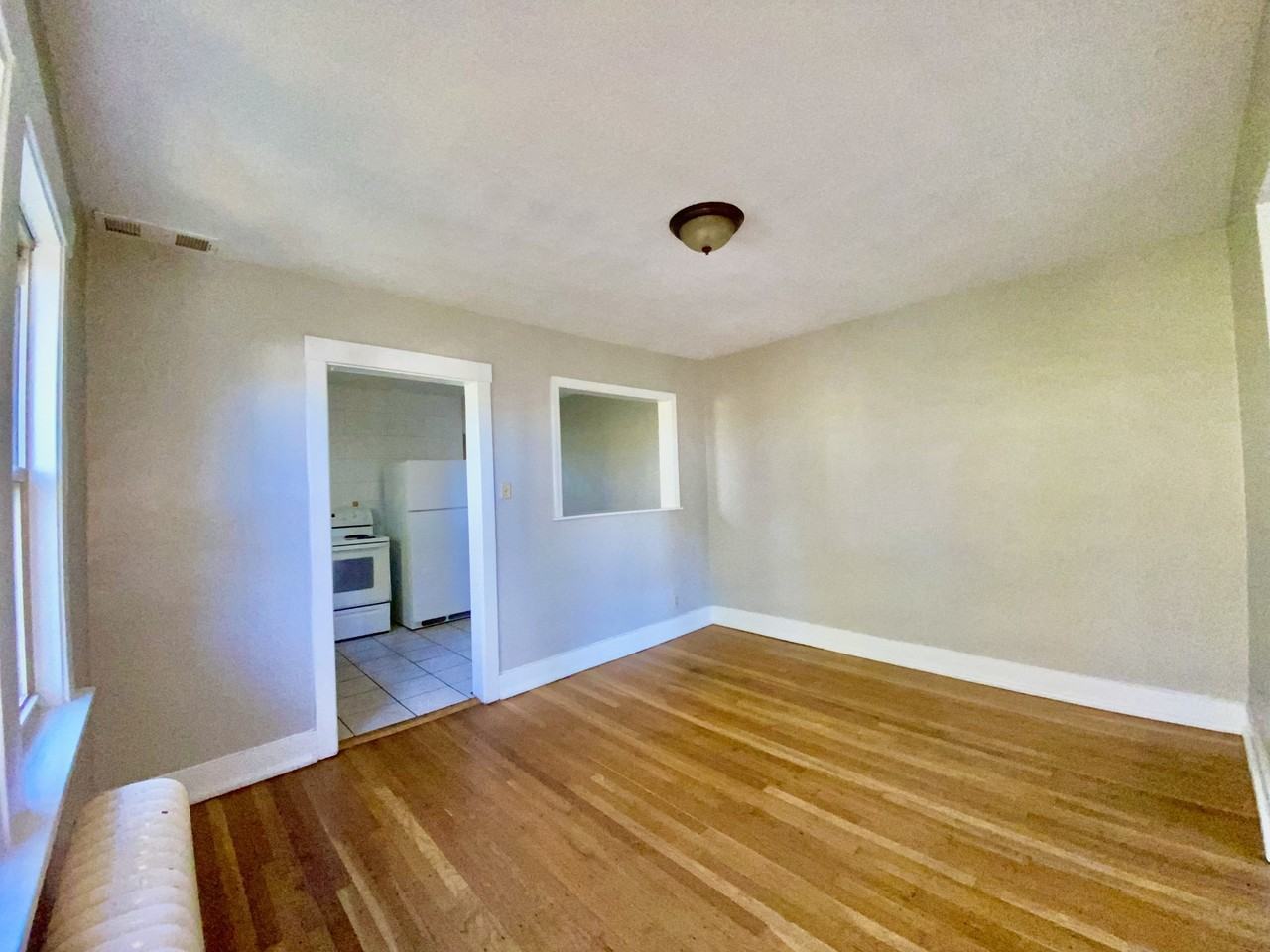 STATESMAN APARTMENTS -- 081 - Photo 6 of 18