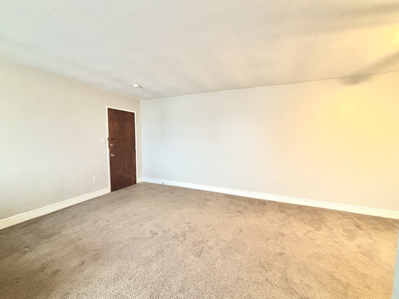 VOELKEL AVENUE - 2976 -- 191 - Photo 5 of 25