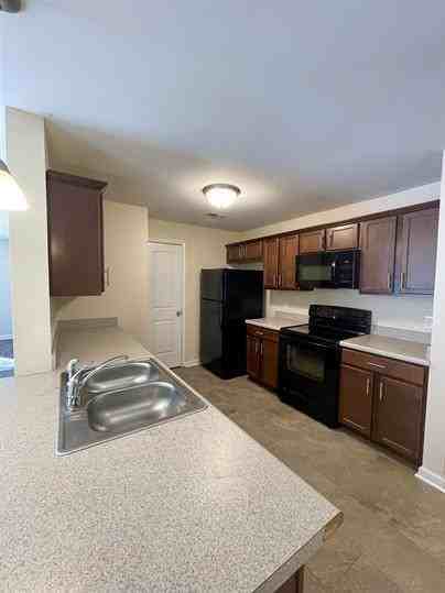 121 Colonnade Street - Photo 3 of 21