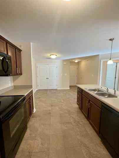 121 Colonnade Street - Photo 6 of 21