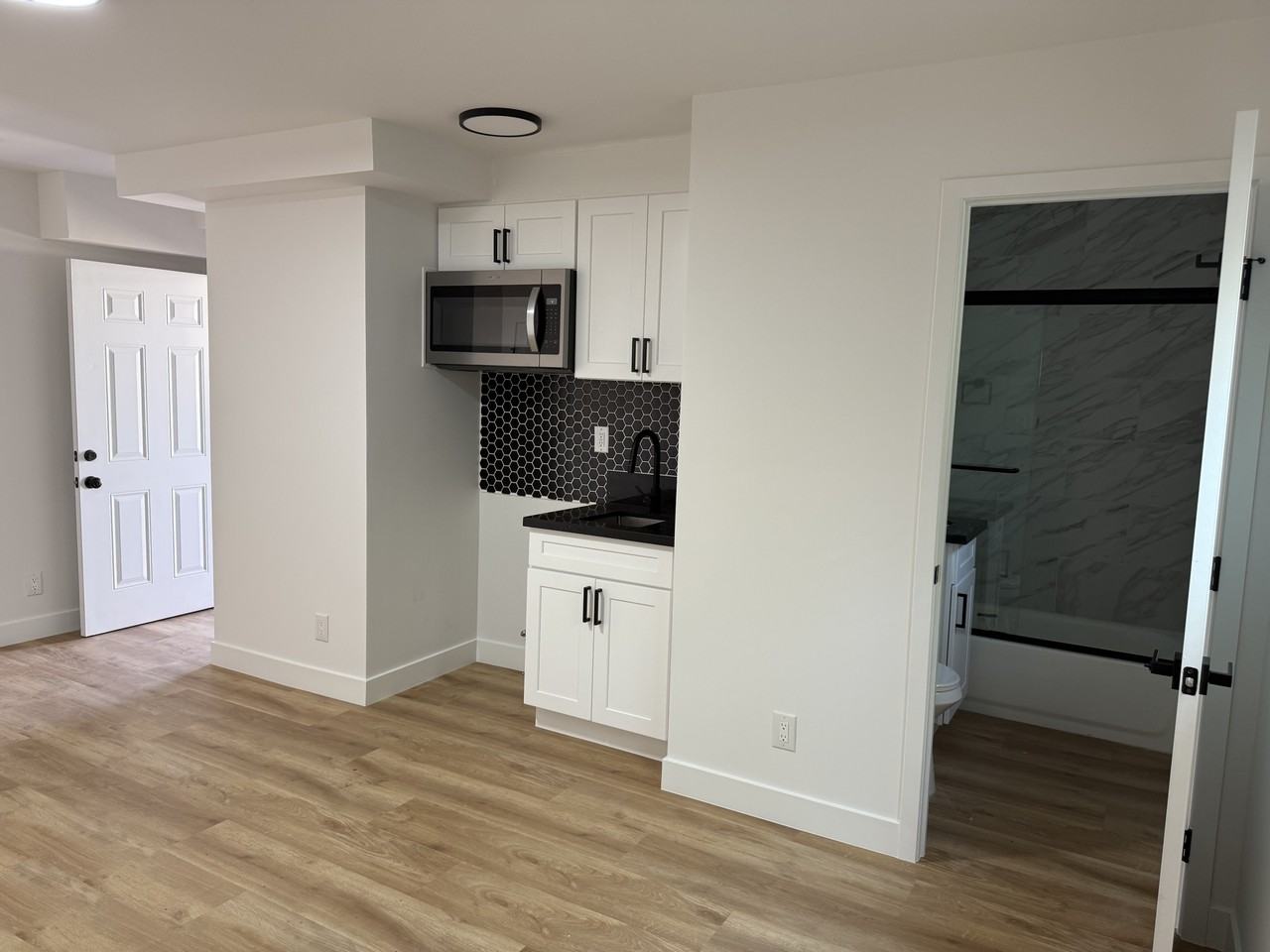 1925 West 20th Street - Photo 2 of 8