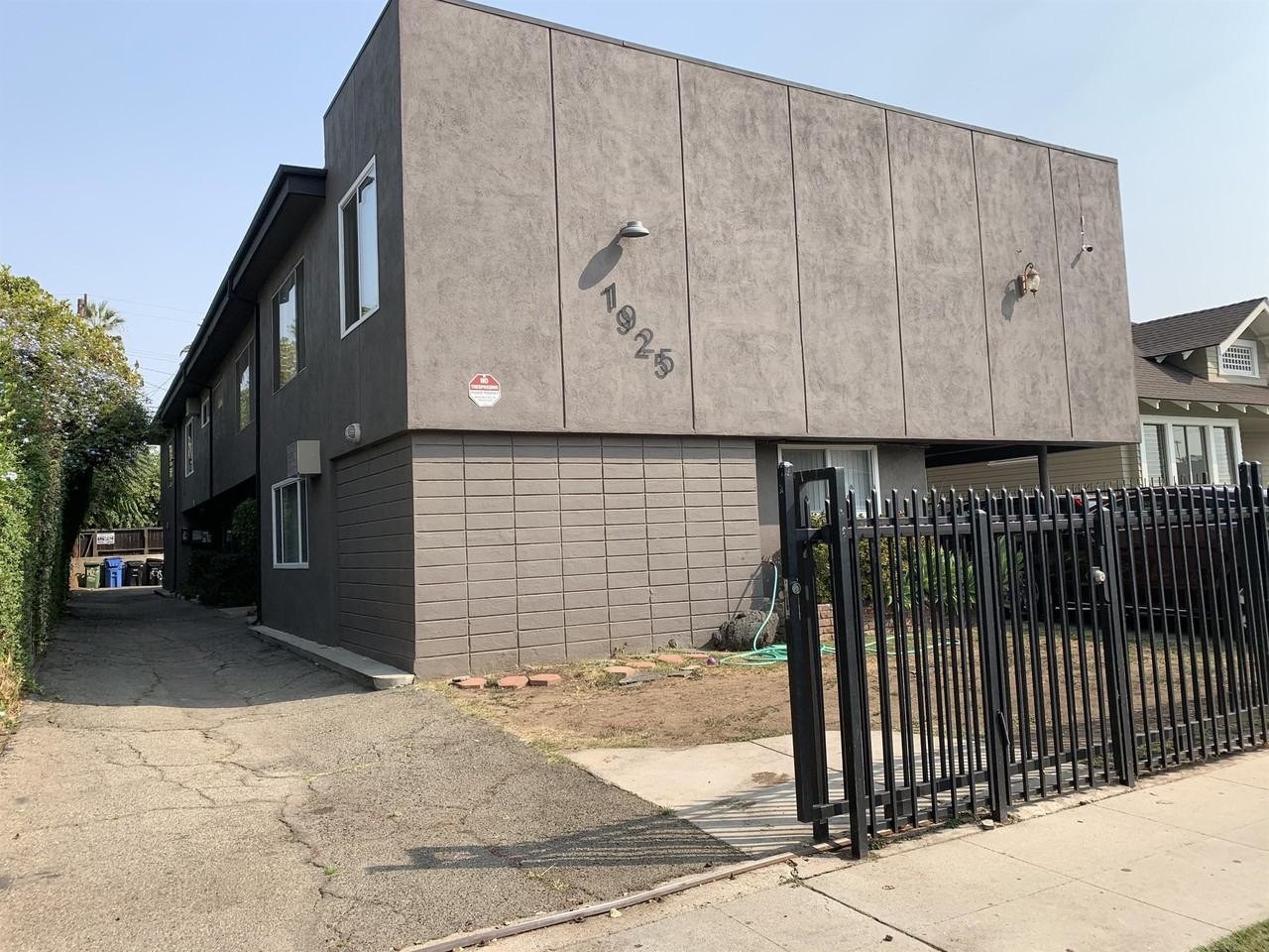 1925 West 20th Street - Photo 6 of 8