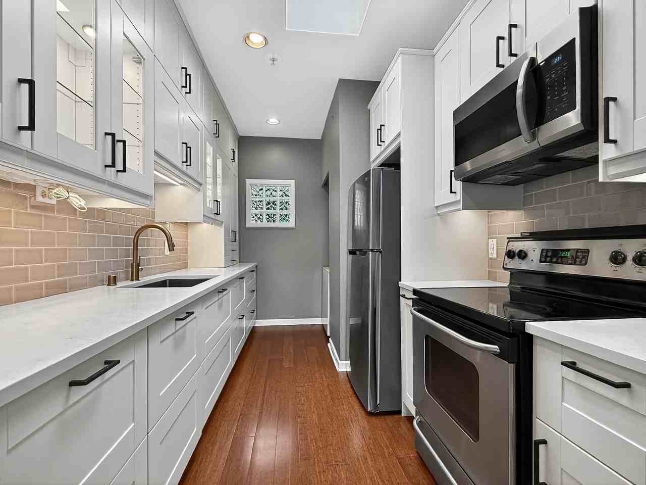 1504 Aurora Ave N, Seattle - Photo 2 of 15