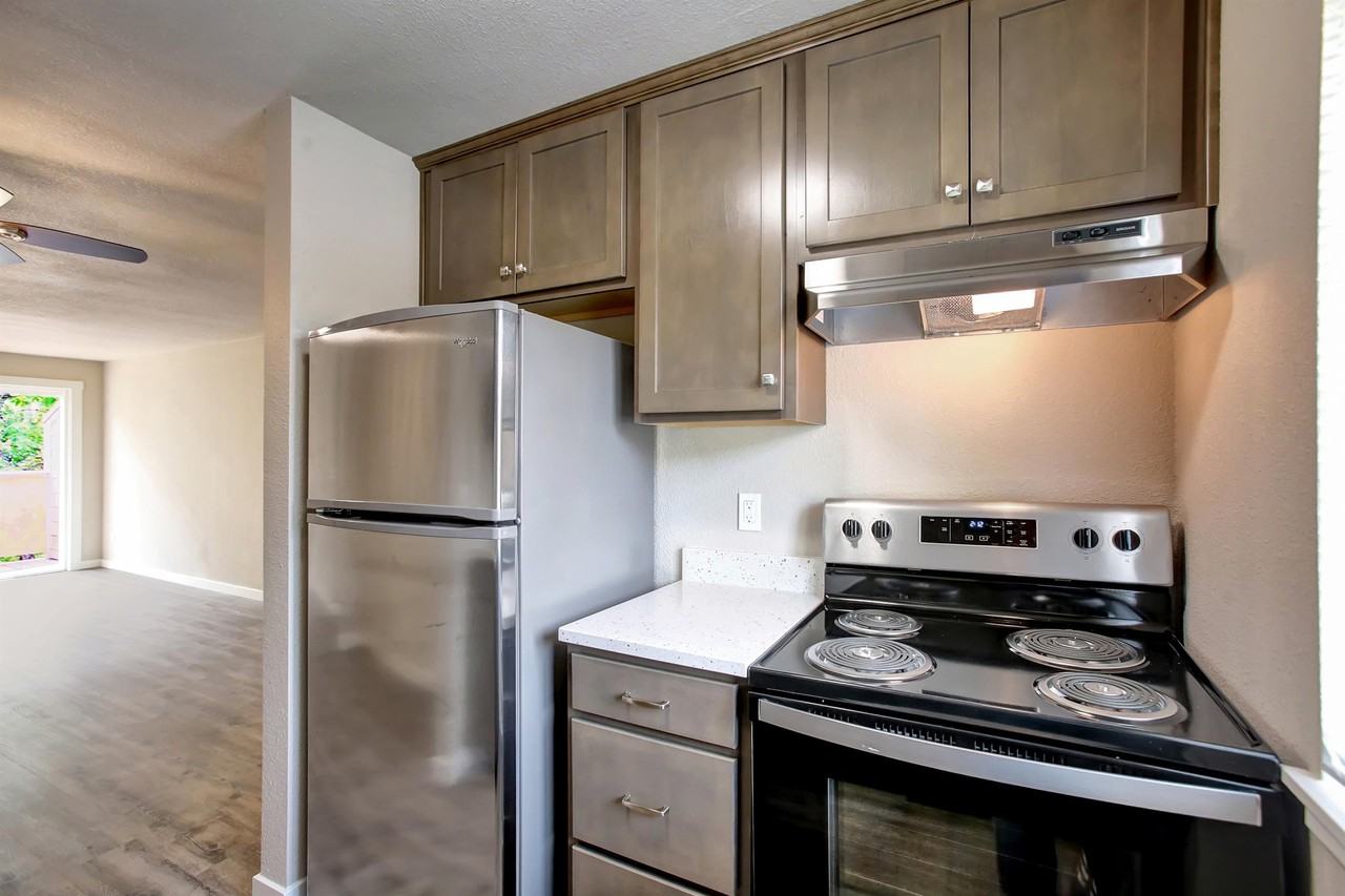 Garden Cottage Apartments - Photo 4 of 46