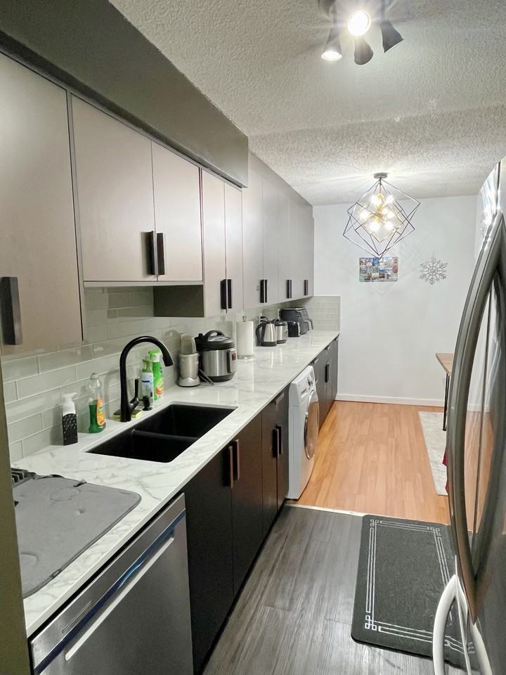 550 Royal Avenue #111 - Photo 4 of 7