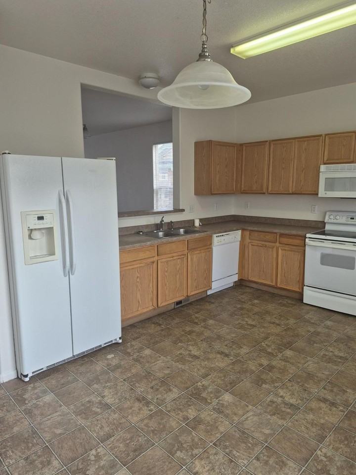 2128 Creek Ridge Point - Photo 5 of 14