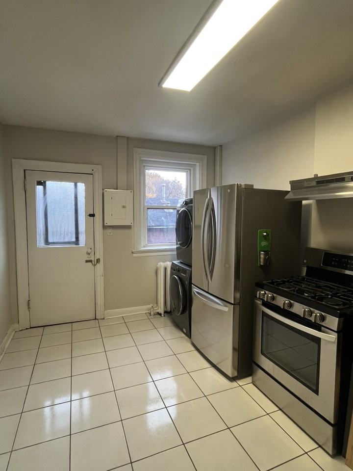 293 Roncesvalles Ave - Photo 3 of 13