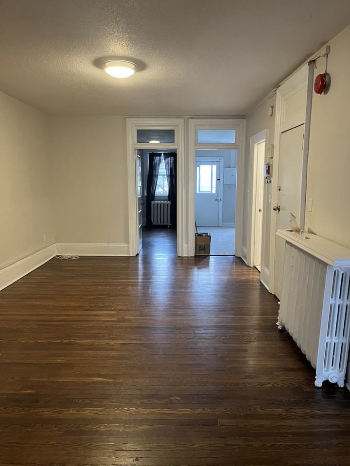 293 Roncesvalles Ave - Photo 7 of 13