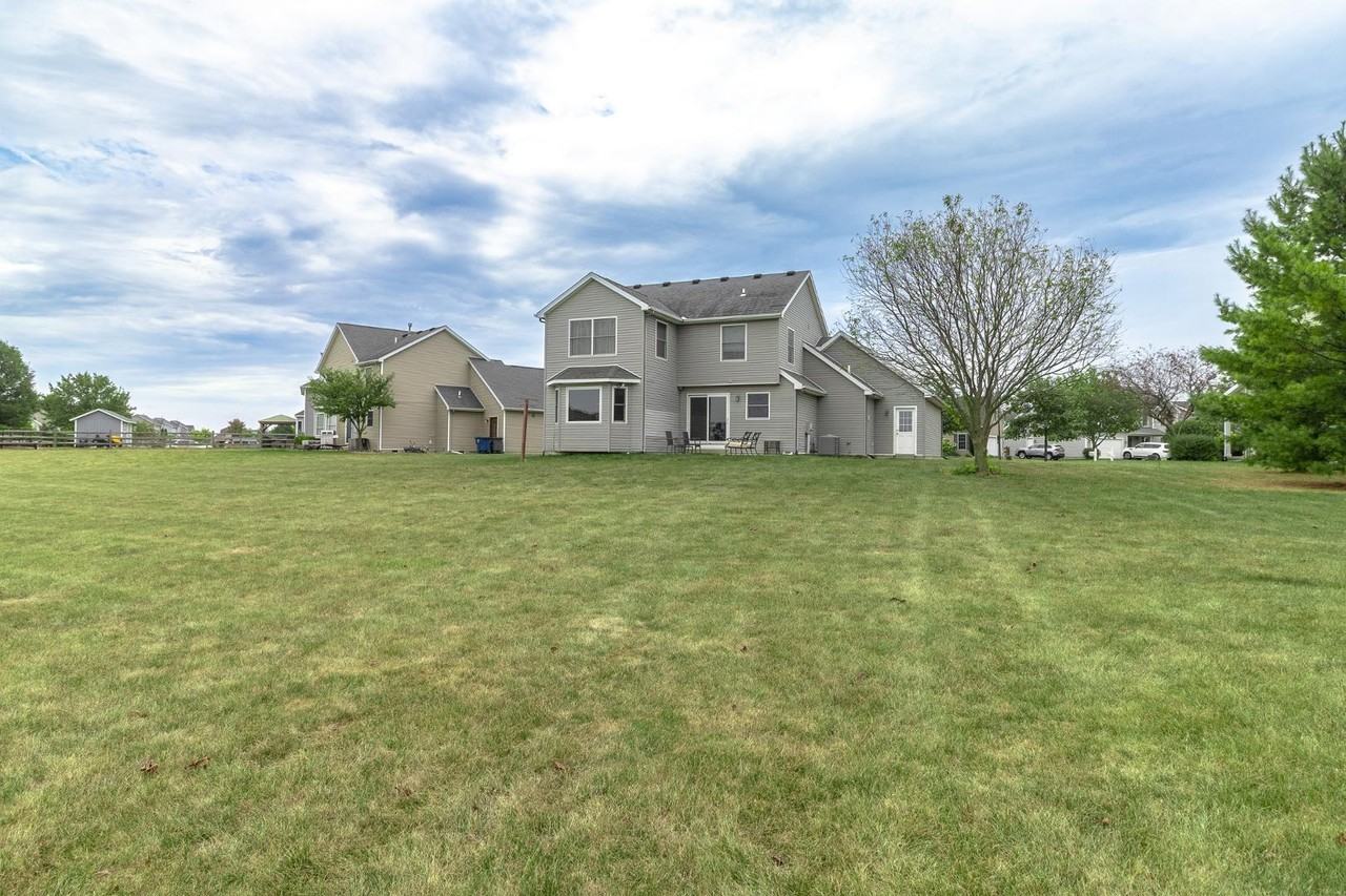 1794 Horseshoe Bend Dr - Photo 2 of 40