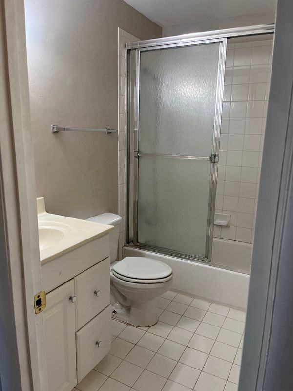 902 Cheshire Ct - Photo 2 of 5