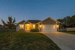 featured image of 605 Poplar Ct