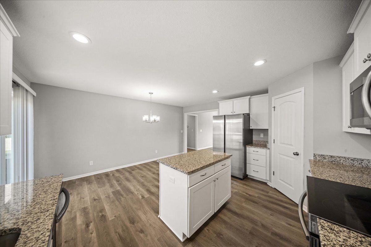 605 Poplar Ct - Photo 4 of 19