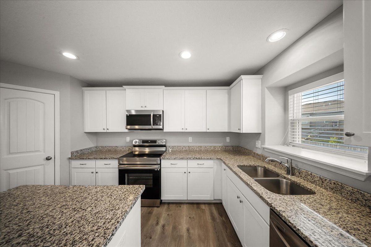 605 Poplar Ct - Photo 5 of 19