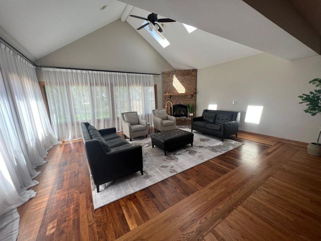 2220 Eastview Dr - Photo 3 of 12