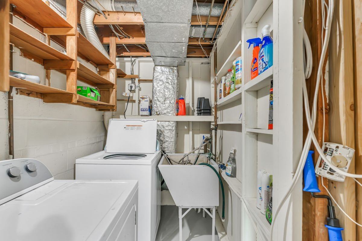 7310 Wessex Dr - Photo 3 of 10