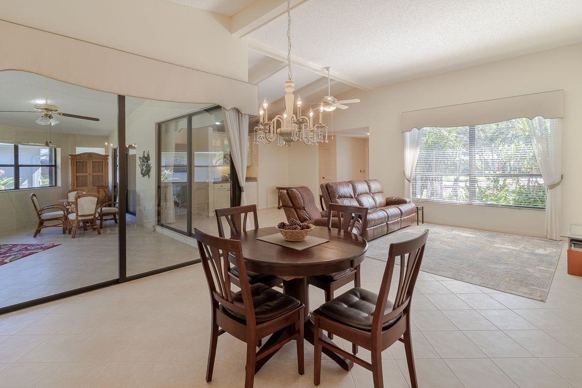 2343 Sw Spoonbill Dr - Photo 2 of 3