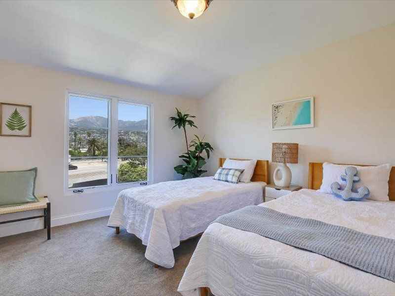 220 Santa Barbara St ##B - Photo 7 of 11