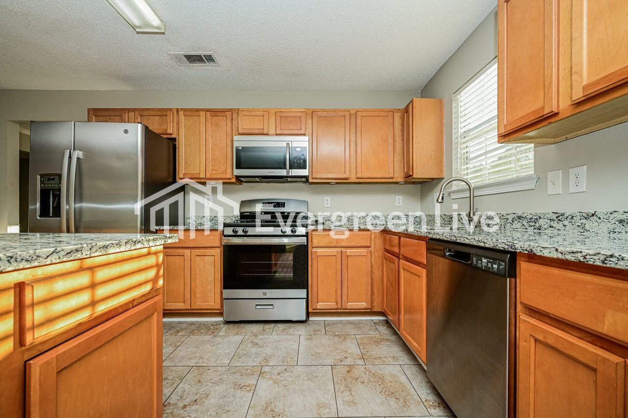 9495 Byrom Rd - Photo 5 of 16