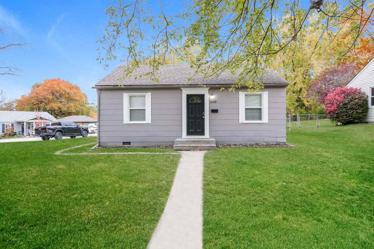 1608 W Sheley Rd - Photo 2 of 16