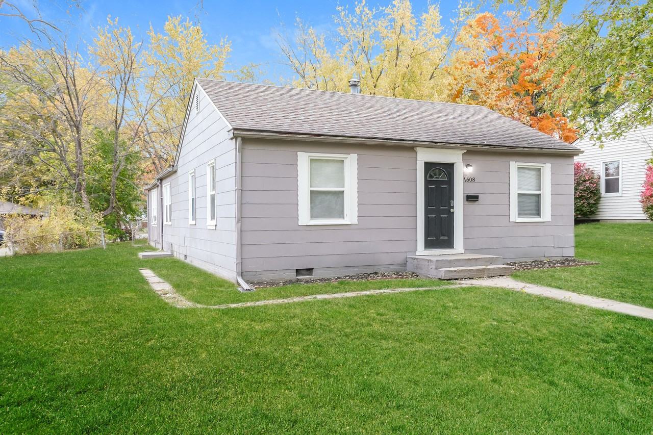 1608 W Sheley Rd - Photo 3 of 16