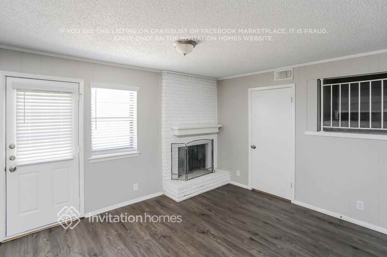 4857 Shands Dr - Photo 2 of 16